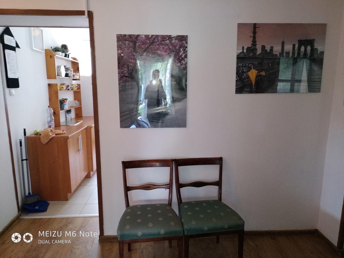 Bart House Gyvenimas sodyboje Warsaw